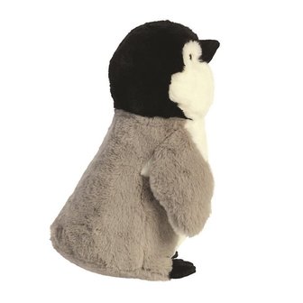 Zijkant Eco Nation pinguin knuffel, gemaakt van gerecyclede plastic flessen