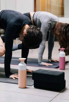 Yoga met Dopper thermosflessen Greenpicnic