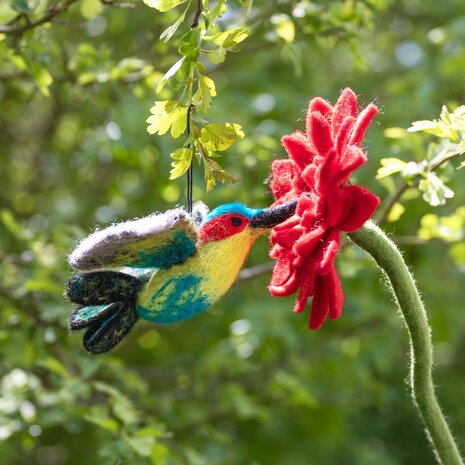 Vilten kolibri met bloem van Sjaal met Verhaal bij Greenpicnic